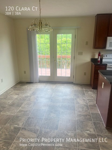 Building Photo - 120 Clara Ct