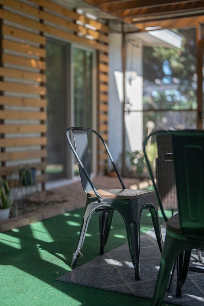 Building Photo - Cozy Zen Retreat Home with 4BD+3BA  Share ...