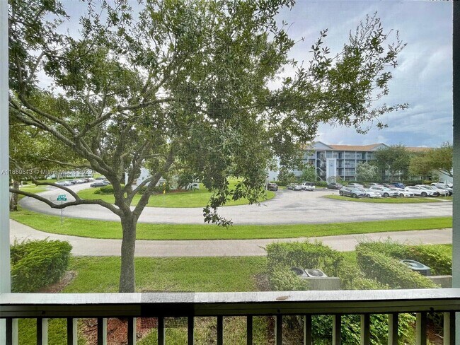 Building Photo - 12500 SW 5th Ct