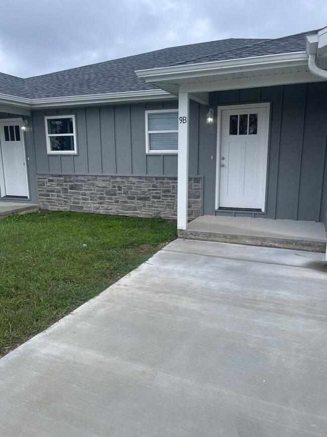 Building Photo - Summer Lease Up Specials - Call for Details -New 2 Bed, 2 Bath with Garage, walk in