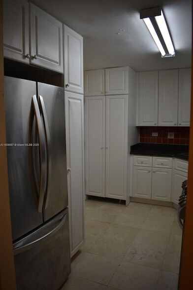 Building Photo - 6039 Collins Ave