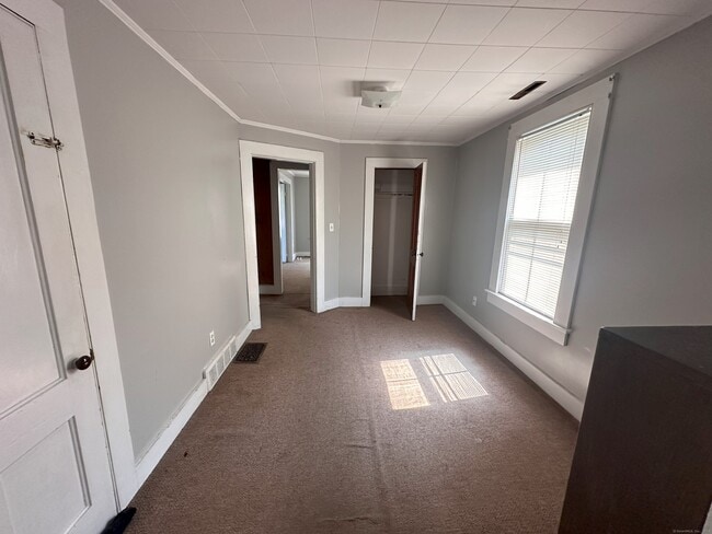 Building Photo - 260 Notch Hill Rd