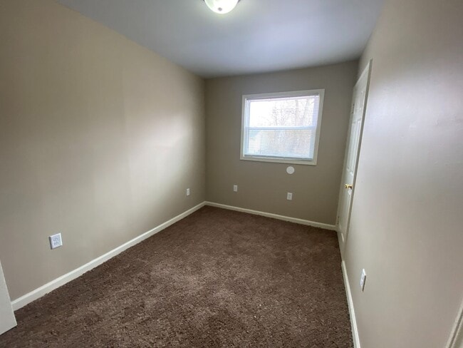 Building Photo - 4805 Spatz Ave