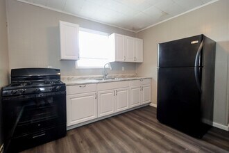 Building Photo - 3932 Main St