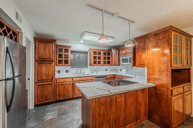 Building Photo - 3704 Hulen Park Dr