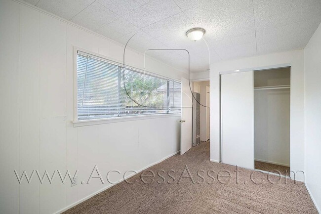 Building Photo - Charming Home in Historic Downtown Lake Elsinore!