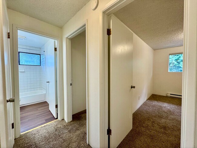 Building Photo - Move-In Special! Rent Ready 2-Bedroom 1 Ba...