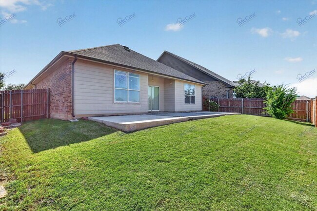 Building Photo - 2405 Loreto Dr