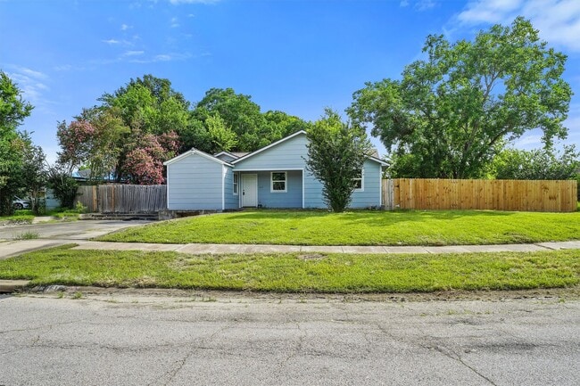 Building Photo - 1615 Hiller St