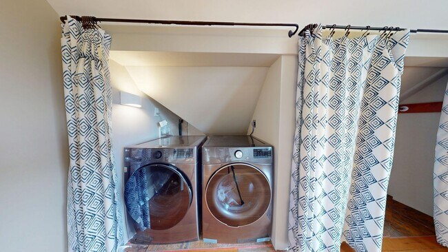 Building Photo - The Perfect Restored University Heights Home -available for rent now!