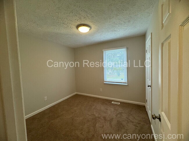 Building Photo - 6615 Burgenfield Dr