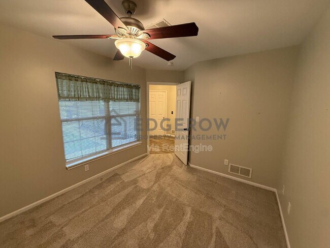 Building Photo - 4254 Peak Ln NE