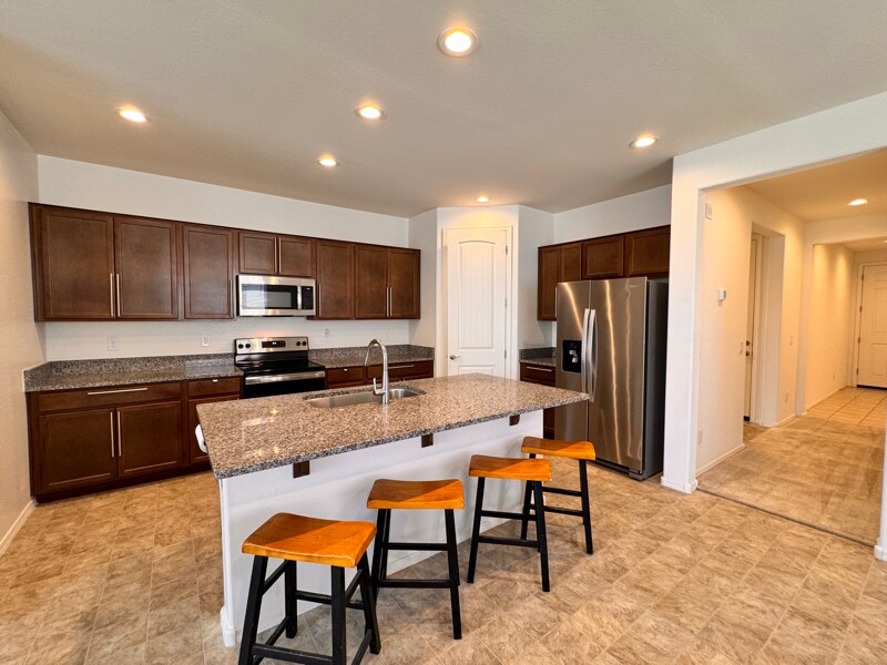 Building Photo - 786 W Palo Verde Dr