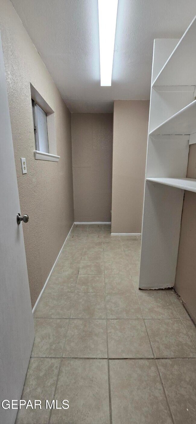 Building Photo - 9332 Hudson Way