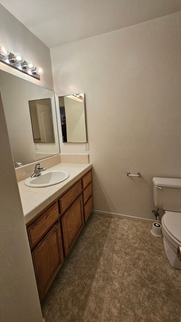 Building Photo - Great SW Location