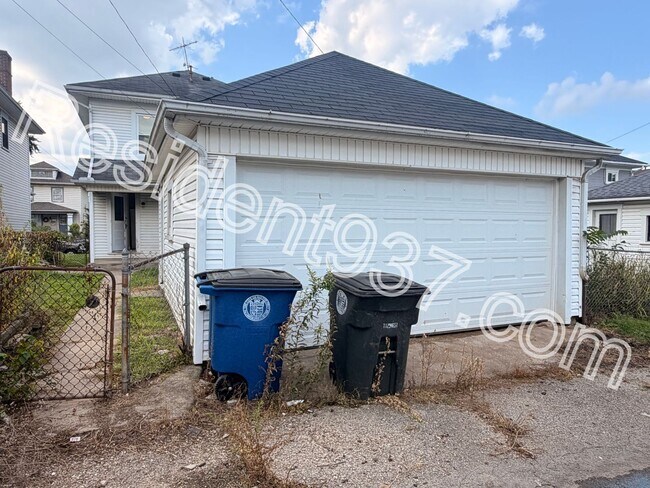 Building Photo - 422 Santa Cruz Ave
