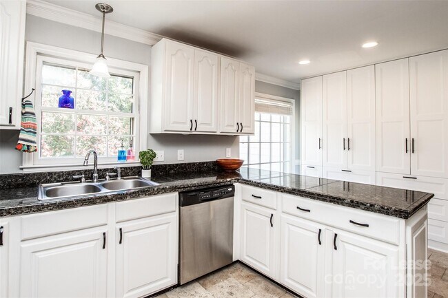 Building Photo - 5724 Ivygate Ln