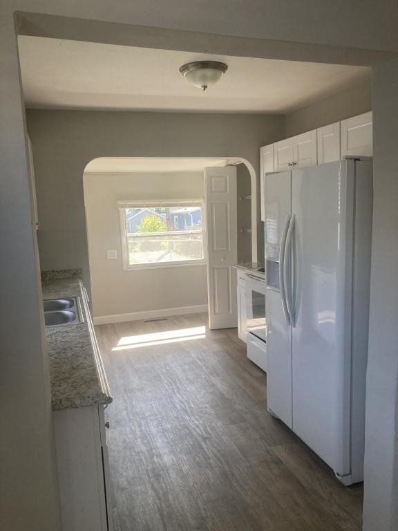 Building Photo - 1047 Bellows Avenue