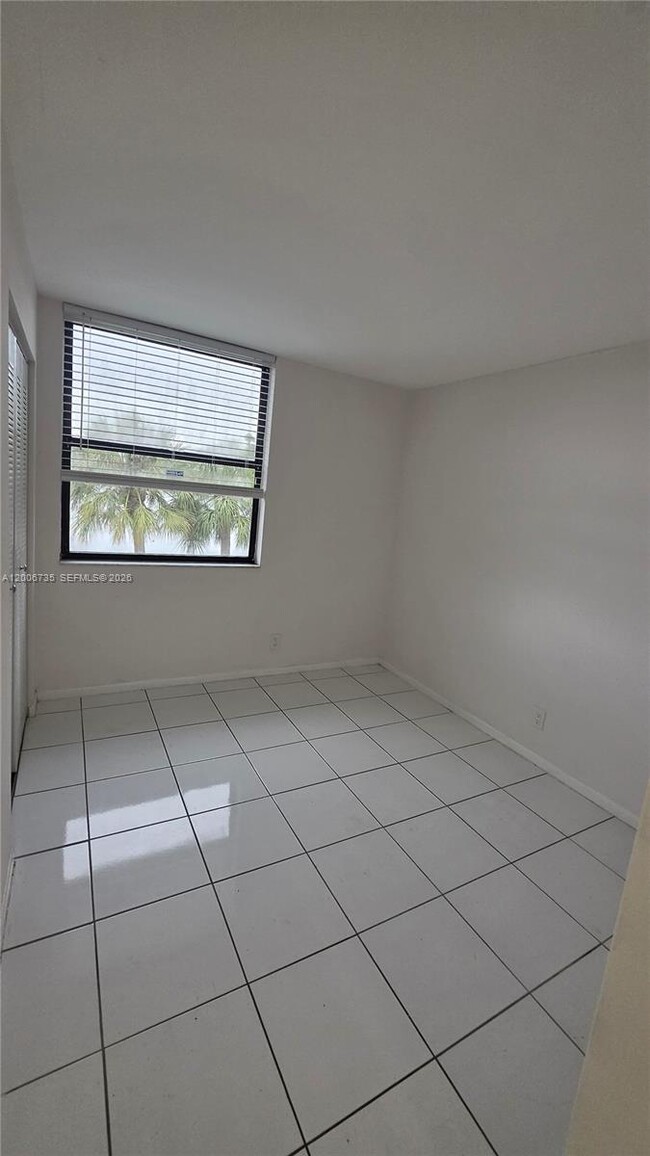 Building Photo - 216 Lake Pointe Dr