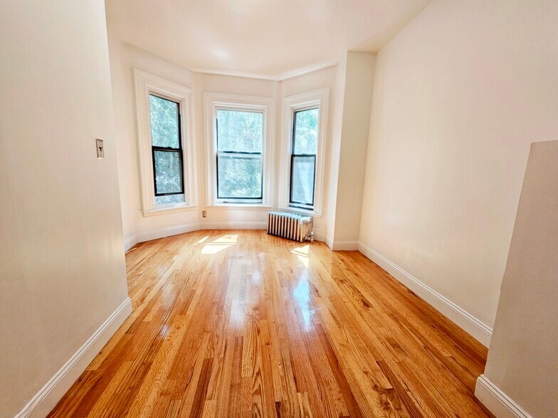 Primary Photo - 49 Dwight St