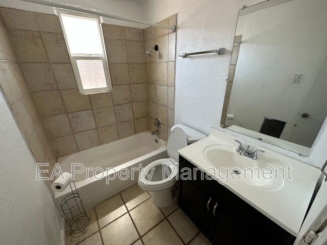 Building Photo - 3524 Cuervo Dr NE