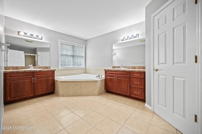 Building Photo - 18 Smock Ct