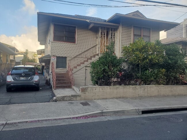 Primary Photo - 1138 Kamaile St