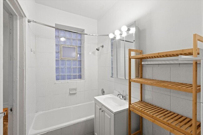 Building Photo - 448 W Arlington Pl