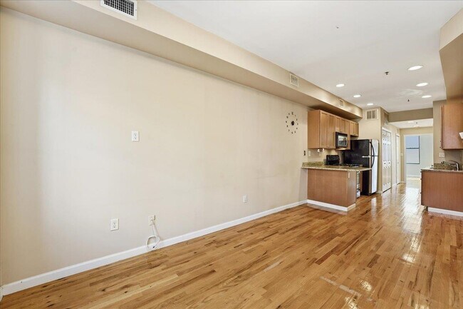 Building Photo - 129 Willow Ave