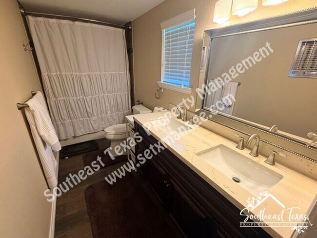 Building Photo - 6033 Reba Dr