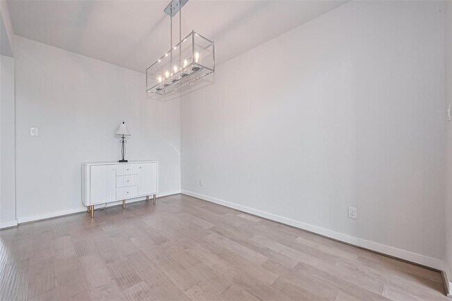 Building Photo - 307 Roselle Leaf Dr
