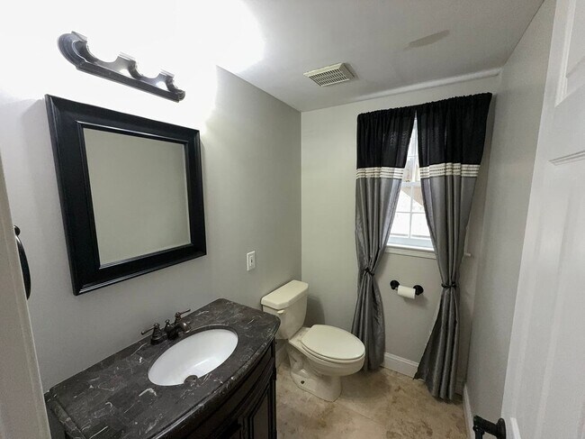 Building Photo - 2845 Stratfield Ct