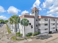 Building Photo - 400 SE 10th St