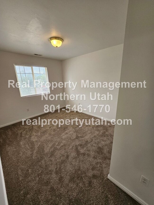 Building Photo - 3 Bedroom Home in Clearfield Available
