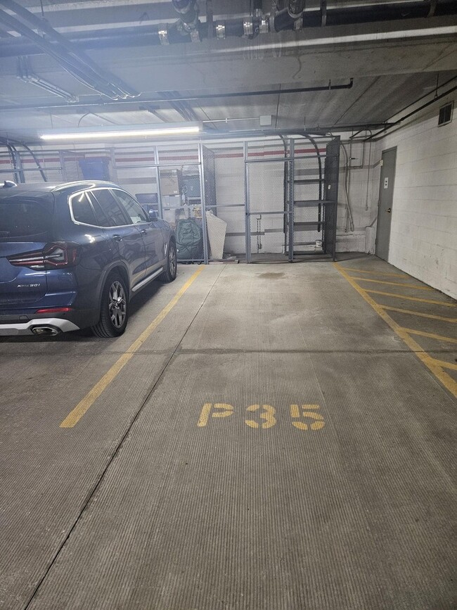 Building Photo - 1914 Farnsworth Ln