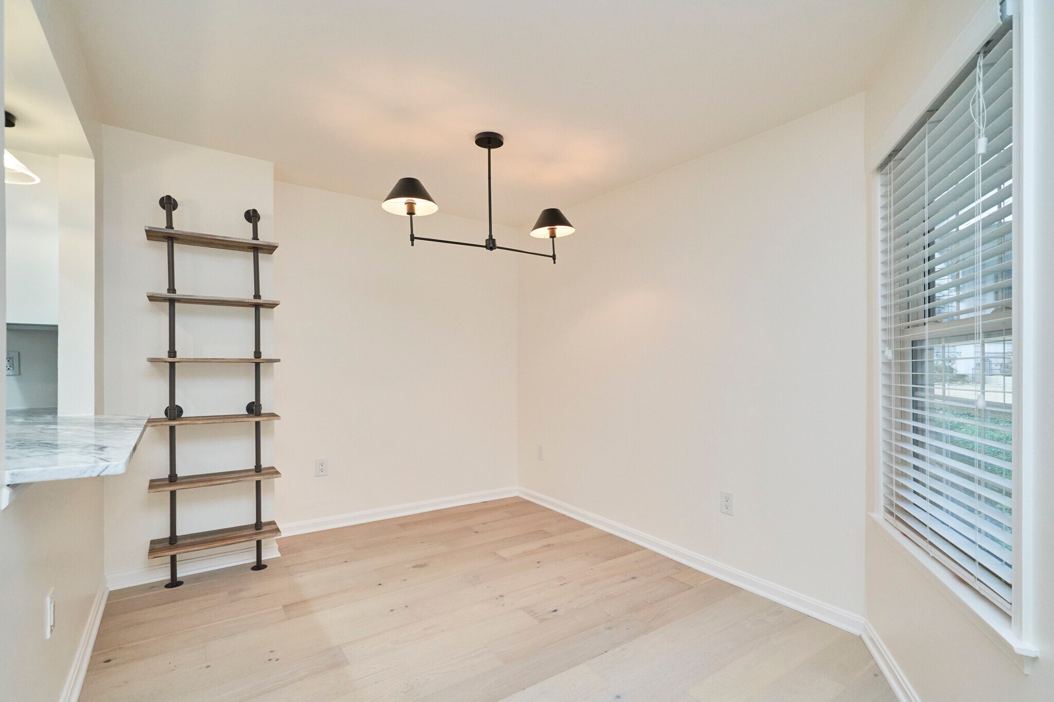 Building Photo - 2919 S Woodley St