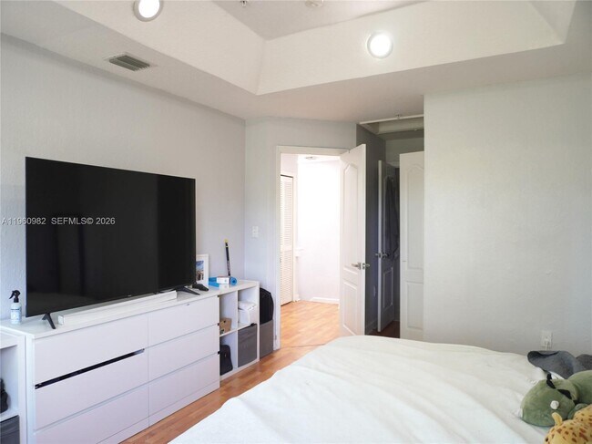 Building Photo - 130 Jacaranda Country Club Dr