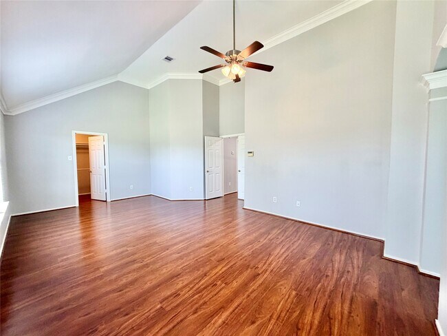 Building Photo - 4614 Forest Home Dr
