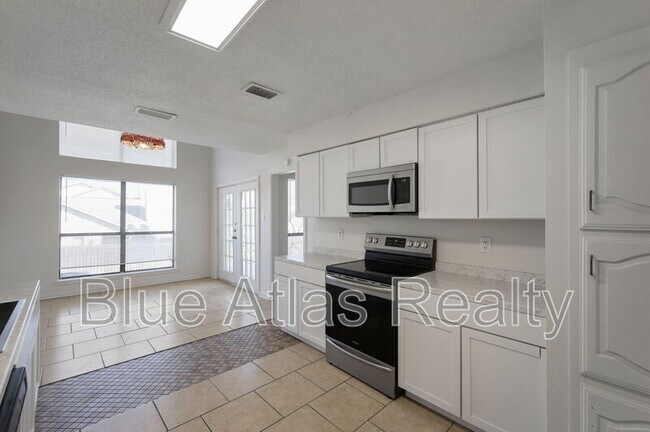 Building Photo - 701 Via Del Mar