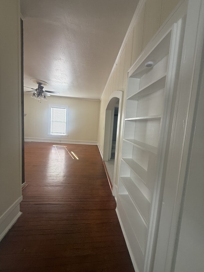 Building Photo - 303 W Parrish Dr