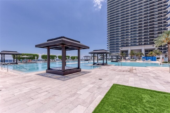 Building Photo - 1830 S Ocean Dr