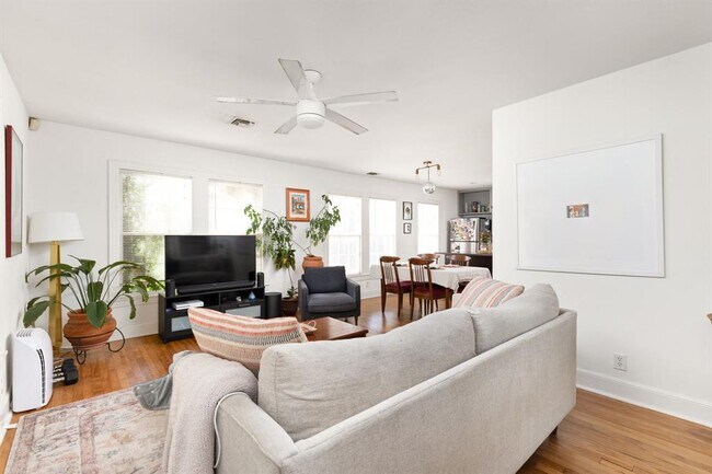 Building Photo - 5405 Sunshine Dr
