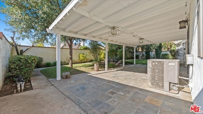 Building Photo - 409 Beverly Dr