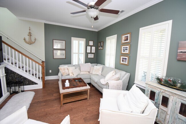 Building Photo - 846 Rosa Cir