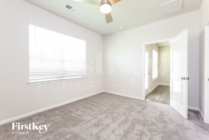 Building Photo - 617 Goldburn Wy