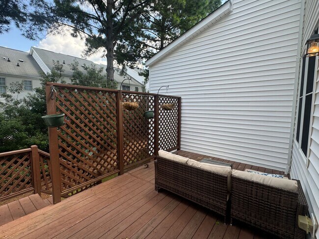 Building Photo - 2 Bedroom, 2 1/2 Bath Townhouse in Raleigh...
