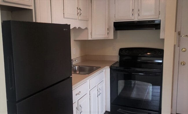 Building Photo - 75 Cabot St