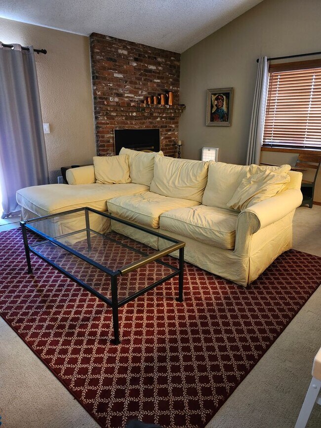 Building Photo - Beautiful FULLY FURNISHED Single Level 4/2 Home in South West Reno