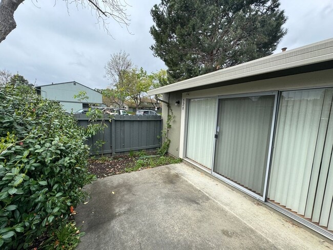 Building Photo - West San Jose Condo in Cupertino School Di...
