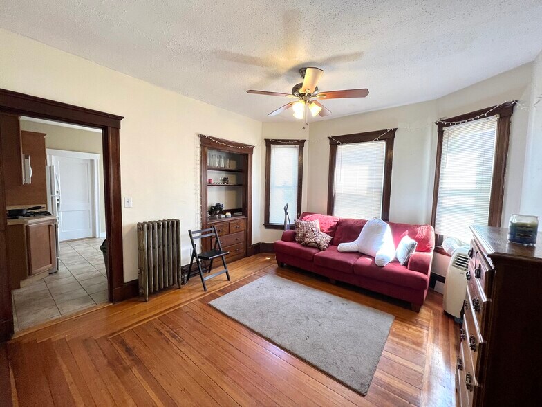 Building Photo - 224 Holland St